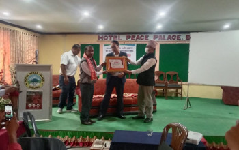 स्वास्थ्य कार्यालय बागलुङद्वारा नरेठाँटी स्वास्थ्य चौकीका प्रमुख सुनार सम्मानित